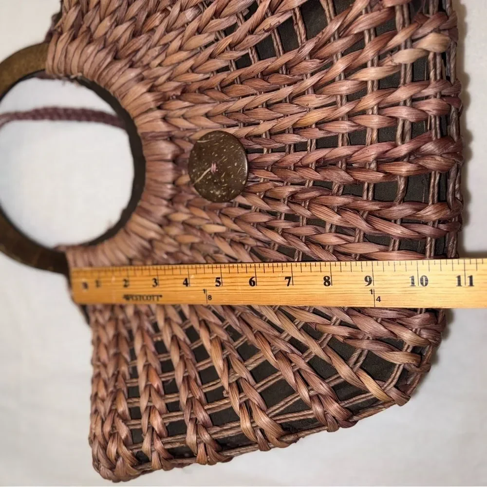 Woven Tan Handbag with Circular Wooden Handles